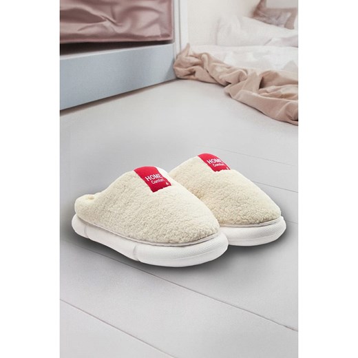 trendyol Kapcie w kolorze kremowym ze sklepu Limango Polska w kategorii Kapcie damskie - zdjęcie 186746391