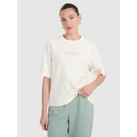 Damski t-shirt oversize z nadrukiem 4F 4FWAW25TTSHF2323 - biały ze sklepu Sportstylestory.com w kategorii Bluzki damskie - zdjęcie 186749203