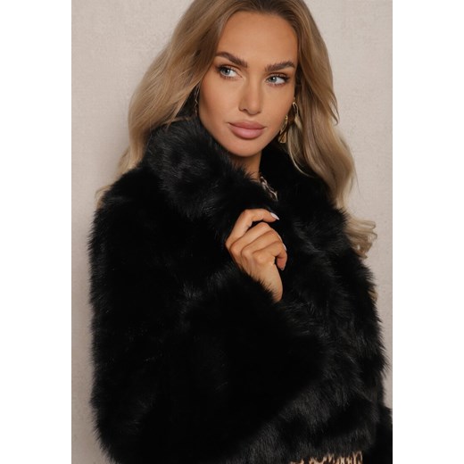 Czarna Krótka Kurtka z Futerkiem Zdobiona Szerokim Kołnierzem Tormia Renee M renee.pl