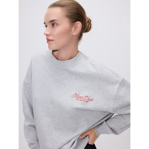 Reserved - Bluza z haftowanym napisem - jasnoszary ze sklepu Reserved w kategorii Bluzy damskie - zdjęcie 186760104