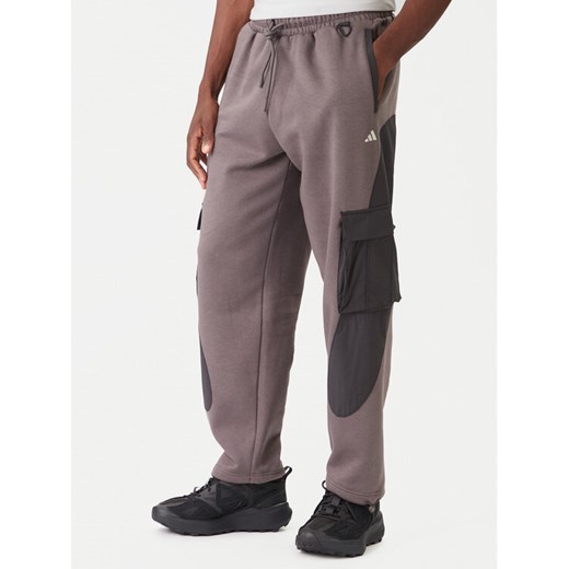 adidas Spodnie dresowe JV8022 Brązowy Regular Fit ze sklepu MODIVO w kategorii Spodnie męskie - zdjęcie 186762800