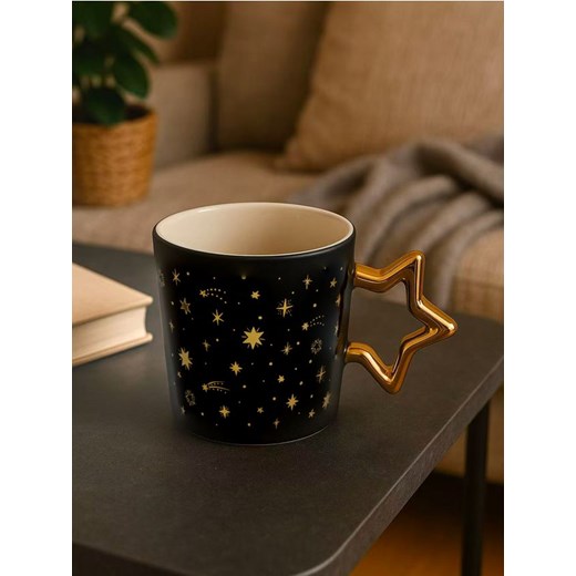 Sinsay - Ceramiczny kubek świąteczny ze złotym uchwytem w kształcie gwiazdki - biały - id: 313GI-00X - marki Sinsay - 186764524 Sinsay - Ceramiczny kubek świąteczny ze złotym uchwytem w kształcie gwiazdki - biały ze sklepu Sinsay w kategorii Kubki - zdjęcie 186764524