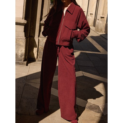 Mohito - Sztruksowe bordowe spodnie - kasztanowy ze sklepu Mohito w kategorii Spodnie damskie - zdjęcie 186766703