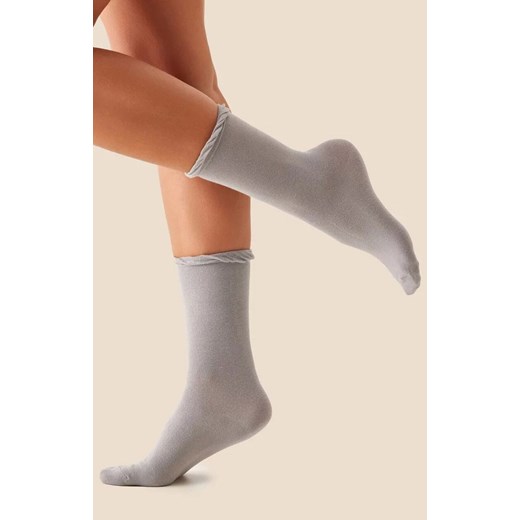 Długie skarpetki z ozdobną falbanką szare SW065, Kolor szary, Rozmiar 35-38, Gabriella ze sklepu Intymna w kategorii Skarpetki damskie - zdjęcie 186777080