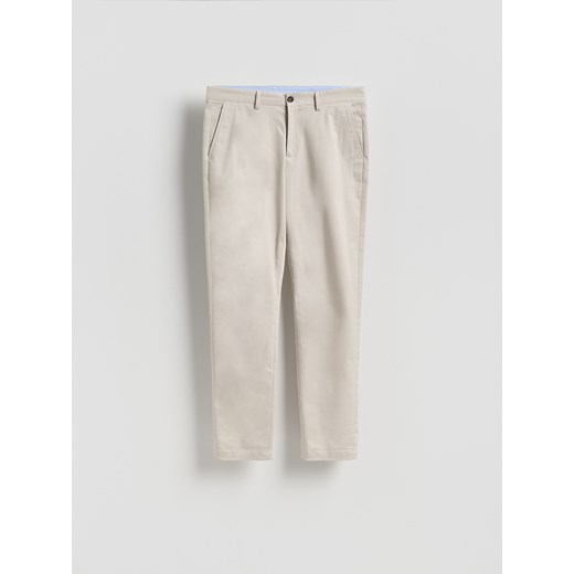 Reserved - Bawełniane spodnie chino slim - jasnoszary ze sklepu Reserved w kategorii Spodnie męskie - zdjęcie 186783072