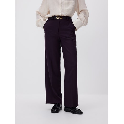 Reserved - Spodnie z paskiem - fioletowy ze sklepu Reserved w kategorii Spodnie damskie - zdjęcie 186783760