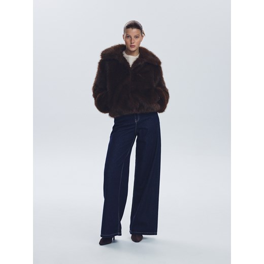 Reserved - Sztuczne futerko z kołnierzem - ciemnobrązowy - id: 681HD-89M - marki Reserved - 186785741 Reserved - Sztuczne futerko z kołnierzem - ciemnobrązowy ze sklepu Reserved w kategorii Futra damskie - zdjęcie 186785741