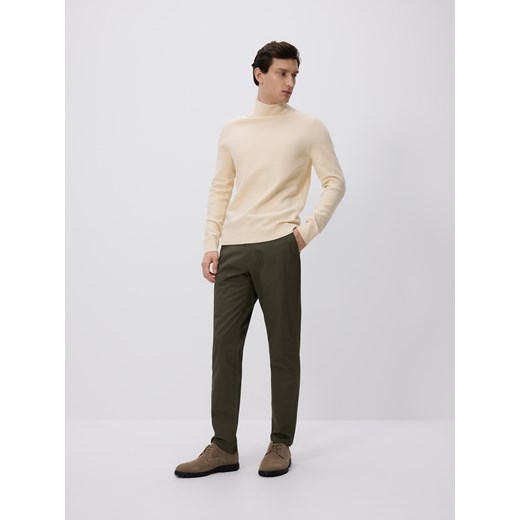 Reserved - Bawełniane spodnie chino slim - ciemnozielony ze sklepu Reserved w kategorii Spodnie męskie - zdjęcie 186787872