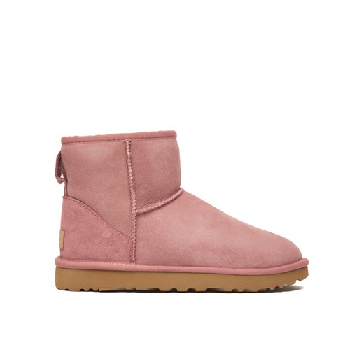 Śniegowce Ugg W Classic Mini II 1016222 Różowy ze sklepu eobuwie.pl w kategorii Śniegowce damskie - zdjęcie 186793283