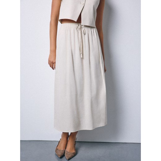 Mohito - Spódnica midi z wiskozy i lnu - beżowy - id: 944GE-02X - marki Mohito - 186797141 Mohito - Spódnica midi z wiskozy i lnu - beżowy ze sklepu Mohito w kategorii Spódnice - zdjęcie 186797141