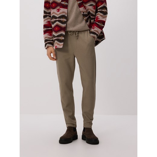 Reserved - Spodnie regular fit - beżowy ze sklepu Reserved w kategorii Spodnie męskie - zdjęcie 186797514