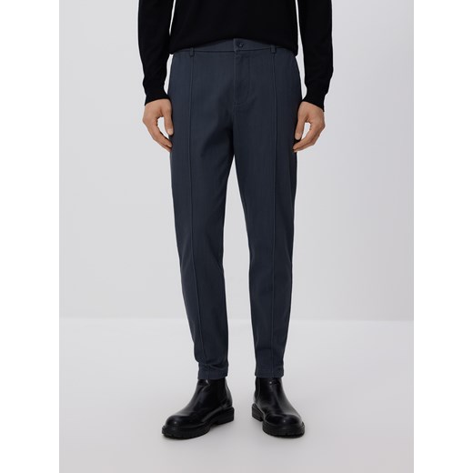 Reserved - Spodnie jogger z zakładkami - granatowy ze sklepu Reserved w kategorii Spodnie męskie - zdjęcie 186797761