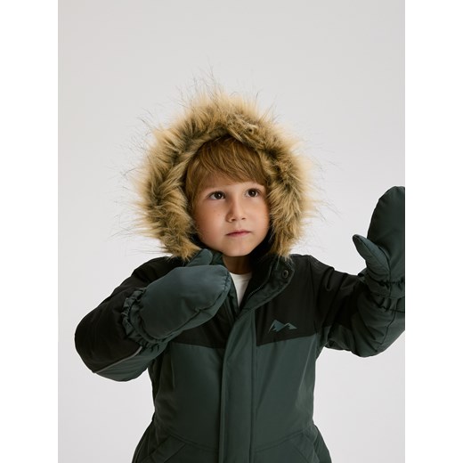 Reserved - Ocieplany kombinezon z rękawiczkami - zielony - id: 561CW-96X - marki Reserved - 186797803 Reserved - Ocieplany kombinezon z rękawiczkami - zielony ze sklepu Reserved w kategorii Kombinezony chłopięce - zdjęcie 186797803