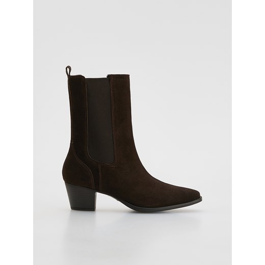 Reserved - Zamszowe botki na obcasie - ciemnobrązowy ze sklepu Reserved w kategorii Botki - zdjęcie 186798004