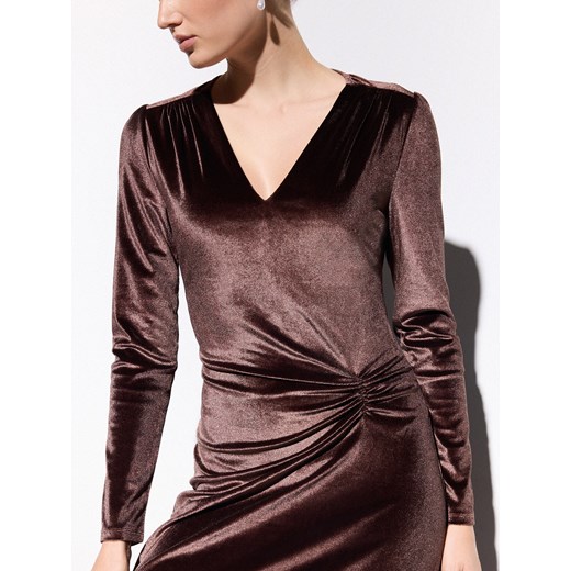 Mohito - Welurowa sukienka midi - ciemnobrązowy Mohito XS Mohito