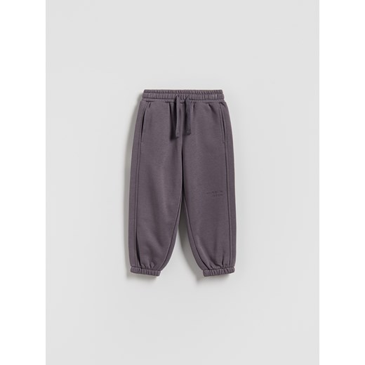 Reserved - Ocieplane spodnie jogger - fioletowy - id: 154FI-94X - marki Reserved - 186800822 Reserved - Ocieplane spodnie jogger - fioletowy ze sklepu Reserved w kategorii Spodnie chłopięce - zdjęcie 186800822