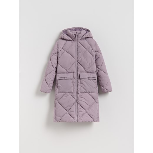 Reserved - Długi pikowany płaszcz z kapturem - lawendowy - id: 246EX-04X - marki Reserved - 186803171 Reserved - Długi pikowany płaszcz z kapturem - lawendowy ze sklepu Reserved w kategorii Płaszcze dziewczęce - zdjęcie 186803171