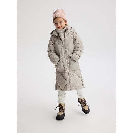 Reserved - Długi pikowany płaszcz z kapturem - beżowy ze sklepu Reserved w kategorii Płaszcze dziewczęce - zdjęcie 186803174