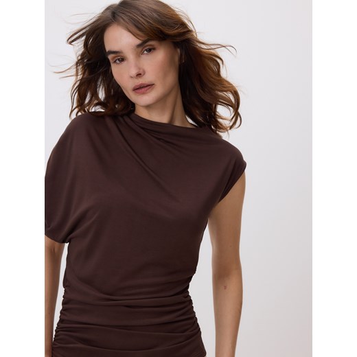 Reserved - Asymetryczna bluzka - ciemnobrązowy ze sklepu Reserved w kategorii Bluzki damskie - zdjęcie 186803511