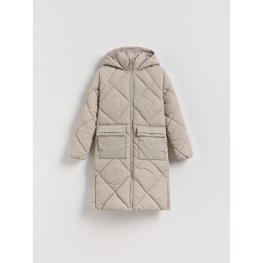 Reserved - Długi pikowany płaszcz z kapturem - beżowy - id: 246EX-08X - marki Reserved - 186804562 Reserved - Długi pikowany płaszcz z kapturem - beżowy ze sklepu Reserved w kategorii Płaszcze dziewczęce - zdjęcie 186804562