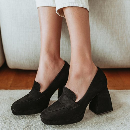 Czarne zamszowe czółenka damskie na słupku Vinceza 20186 ze sklepu suzana.pl w kategorii Półbuty damskie - zdjęcie 186815434