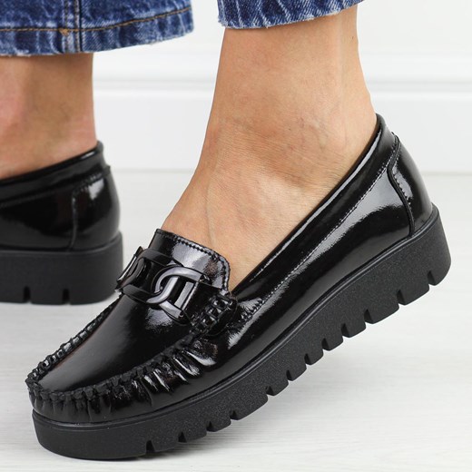 Czarne skórzane lakierowane mokasyny damskie Filippo Dp3334/24 - id: 26945 - marki Filippo - 186815471 Czarne skórzane lakierowane mokasyny damskie Filippo Dp3334/24 ze sklepu suzana.pl w kategorii Mokasyny damskie - zdjęcie 186815471