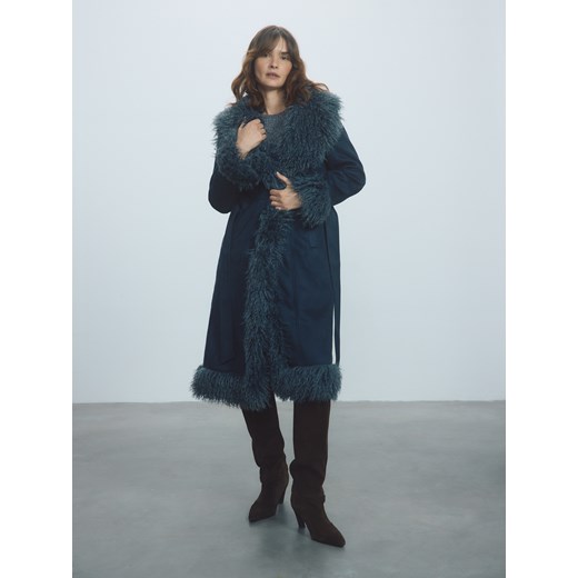 Reserved - Płaszcz z imitacji zamszu i futra - granatowy ze sklepu Reserved w kategorii Płaszcze damskie - zdjęcie 186815574
