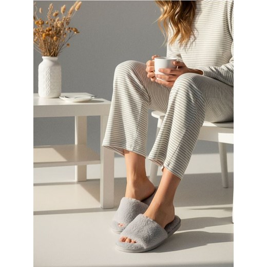 Sinsay - Kapcie - szary ze sklepu Sinsay w kategorii Kapcie damskie - zdjęcie 186817991