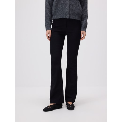 Reserved - Spodnie flare z wiskozą - czarny ze sklepu Reserved w kategorii Spodnie damskie - zdjęcie 186824953