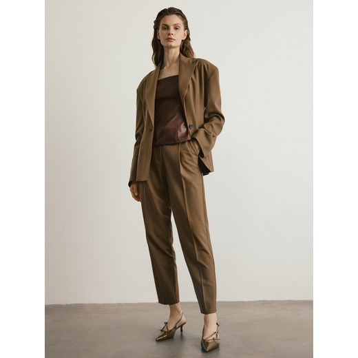 Reserved - Spodnie cygaretki z paskiem - warm olive ze sklepu Reserved w kategorii Spodnie damskie - zdjęcie 186825123
