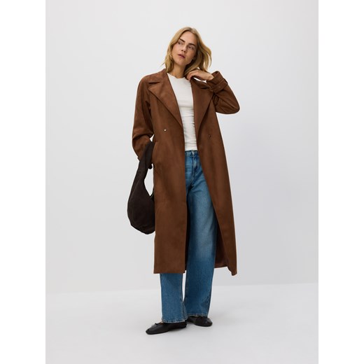 Reserved - Trencz z imitacji zamszu - brązowy ze sklepu Reserved w kategorii Płaszcze damskie - zdjęcie 186825260