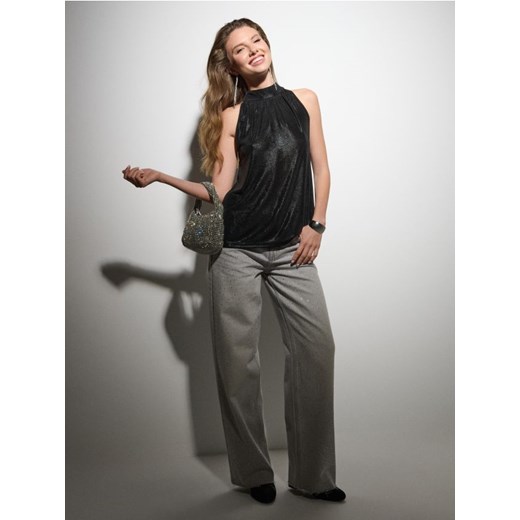 Sinsay - Gładki top z dekoltem halter - czarny ze sklepu Sinsay w kategorii Bluzki damskie - zdjęcie 187049221