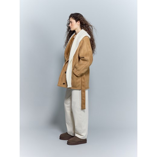 Reserved - Kurtka z imitacji zamszu - beżowy ze sklepu Reserved w kategorii Kurtki damskie - zdjęcie 187189281