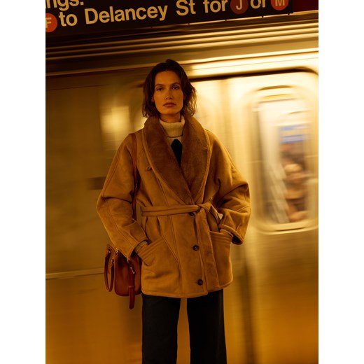 Reserved - Kurtka z imitacji zamszu - beżowy ze sklepu Reserved w kategorii Kurtki damskie - zdjęcie 187196461