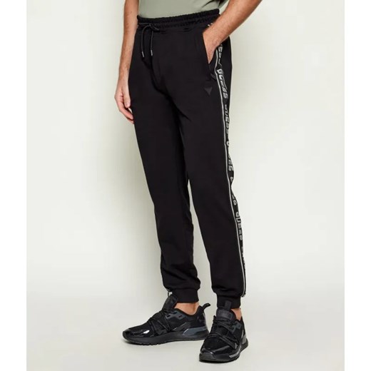 GUESS ACTIVE Spodnie dresowe NEW ARLO | Regular Fit ze sklepu Gomez Fashion Store w kategorii Spodnie męskie - zdjęcie 187201162