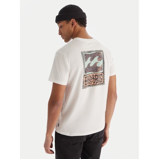 Billabong T-Shirt Stamp EBYZT00293 Biały Regular Fit - id: 2230083372390 - marki Billabong - 187201233 Billabong T-Shirt Stamp EBYZT00293 Biały Regular Fit ze sklepu MODIVO w kategorii T-shirty męskie - zdjęcie 187201233