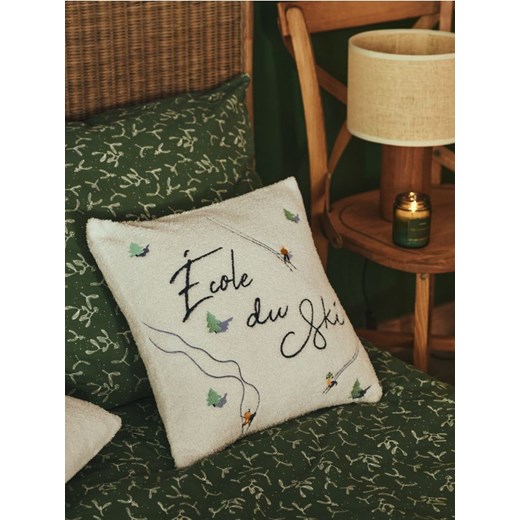 Sinsay - Zimowa poszewka na poduszkę z motywem narciarskim - biały ze sklepu Sinsay w kategorii Poszewki na poduszki - zdjęcie 187203973