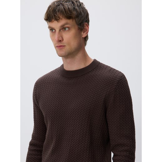 Reserved - Strukturalny sweter z bawełny - ciemnobrązowy ze sklepu Reserved w kategorii Swetry męskie - zdjęcie 187204444