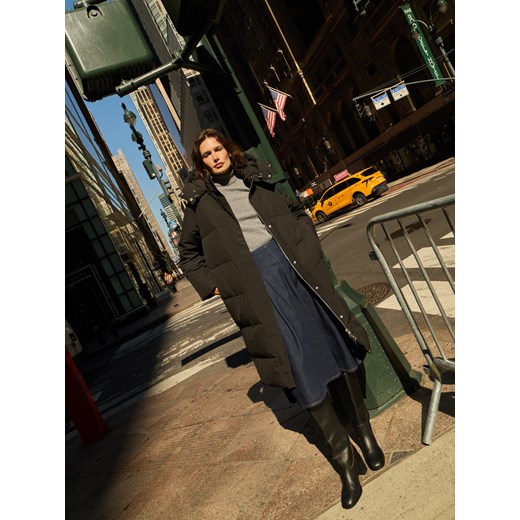 Reserved - Puchowy płaszcz z dodatkiem Sorony - czarny ze sklepu Reserved w kategorii Płaszcze damskie - zdjęcie 187204493