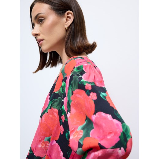 Mohito - Bluzka w kwiaty - czarny ze sklepu Mohito w kategorii Bluzki damskie - zdjęcie 187207260