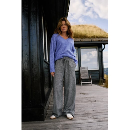 Bawełniane spodnie z szerokimi nogawkami szare ze sklepu Moodo.pl w kategorii Spodnie damskie - zdjęcie 187208903