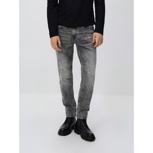 Reserved - Jeansy slim z efektem sprania - jasnoszary ze sklepu Reserved w kategorii Jeansy męskie - zdjęcie 187217260