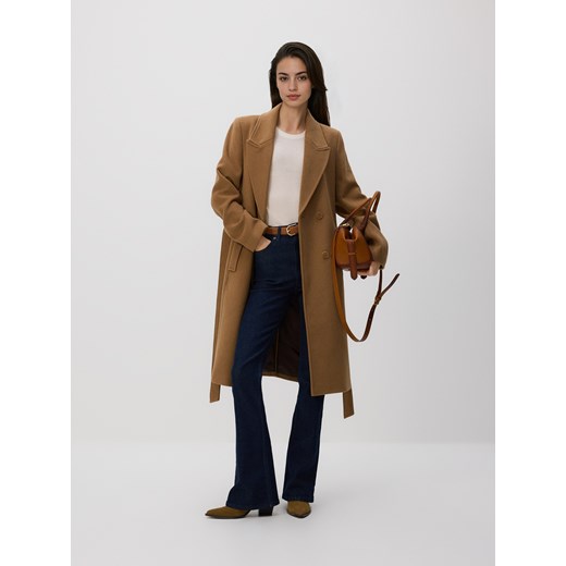 Reserved - Płaszcz z wiązanym paskiem - beżowy ze sklepu Reserved w kategorii Płaszcze damskie - zdjęcie 187219592