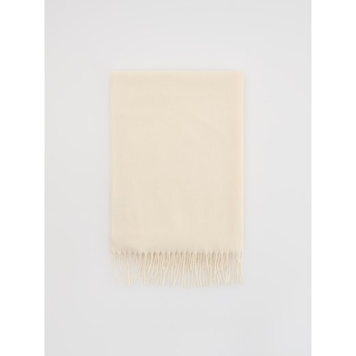Reserved - Gładki szal z frędzlami - złamana biel ze sklepu Reserved w kategorii Szaliki i chusty damskie - zdjęcie 187224273
