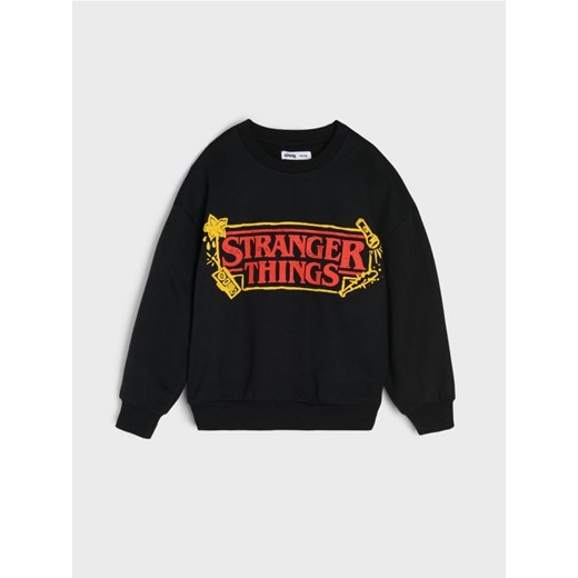 Sinsay - Bluza crewneck Stranger Things - czarny - id: 110FC-99X - marki Sinsay - 187226401 Sinsay - Bluza crewneck Stranger Things - czarny ze sklepu Sinsay w kategorii Bluzy chłopięce - zdjęcie 187226401
