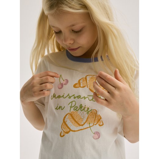 Reserved - T-shirt z aplikacją - niebieski - id: 305DB-54X - marki Reserved - 187238213 Reserved - T-shirt z aplikacją - niebieski ze sklepu Reserved w kategorii Bluzki dziewczęce - zdjęcie 187238213