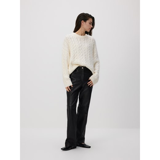 Reserved - Sweter z warkoczowym splotem - złamana biel - id: 168GS-01X - marki Reserved - 187240572 Reserved - Sweter z warkoczowym splotem - złamana biel ze sklepu Reserved w kategorii Swetry damskie - zdjęcie 187240572