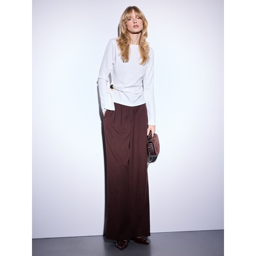 Mohito - Bawełniana biała bluzka z ozdobnym elementem - biały ze sklepu Mohito w kategorii Bluzki damskie - zdjęcie 187241774