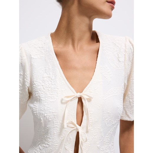 Mohito - Bluzka z wiązaniami - kremowy ze sklepu Mohito w kategorii Bluzki damskie - zdjęcie 187241800
