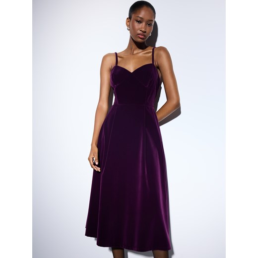 Mohito - Welurowa fioletowa sukienka midi - ciemny fiolet ze sklepu Mohito w kategorii Sukienki - zdjęcie 187241983